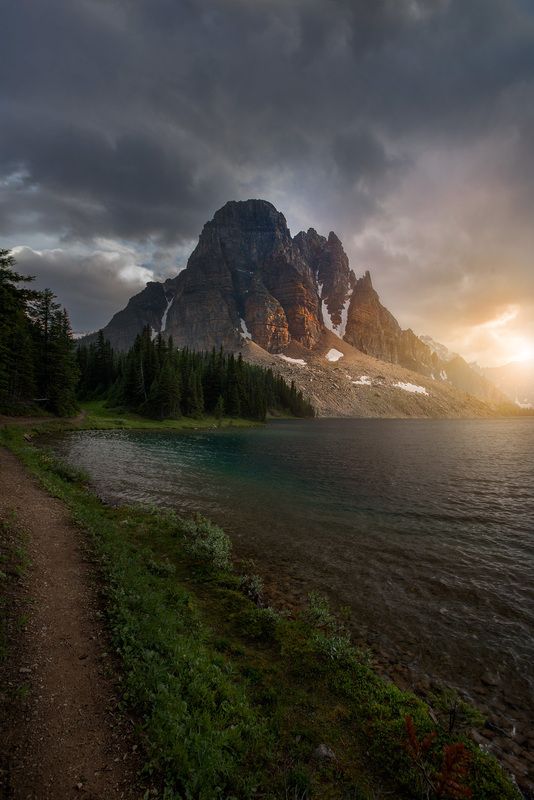 Assiniboine, Canada, Rocky Mountains Sunburst Peak фото превью