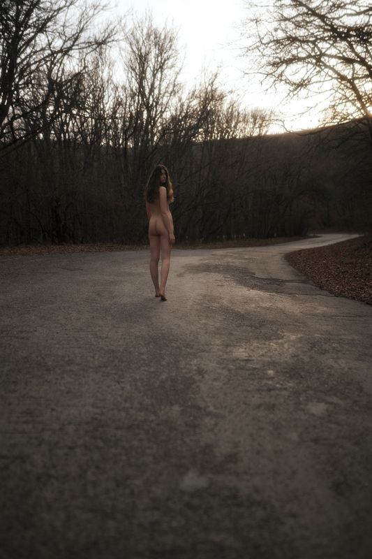 #girl #dress #lake #nature #sunset #outdoors #field #mountains #portrait #evening Sasha фото превью