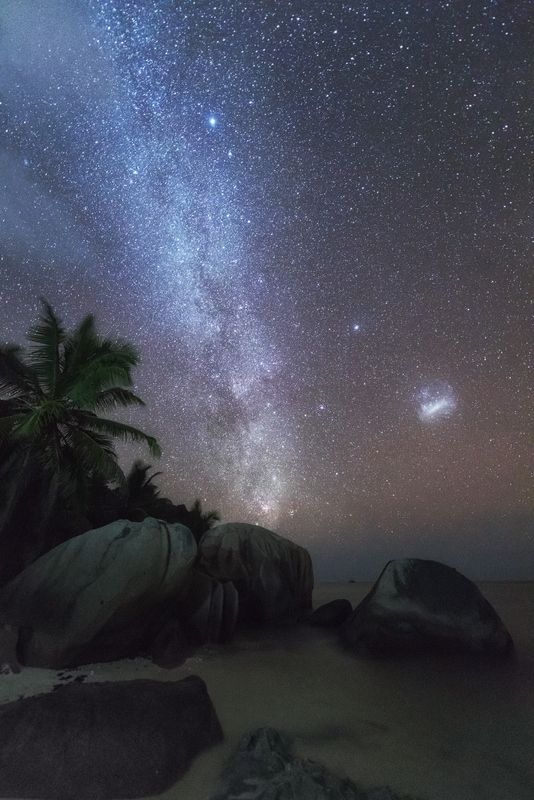млечный путь, магелланово облако, ночь, сейшелы, пейзаж, seychelles, anse source d\'argent, анс сурс д\'аржан Млечный путь и Магелланово облако фото превью