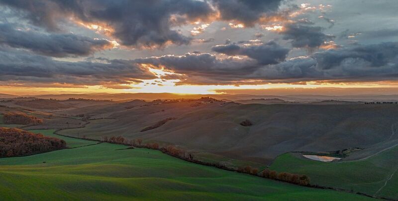 Тосканские холмы на закате. Crete Senesi, Italy фото превью