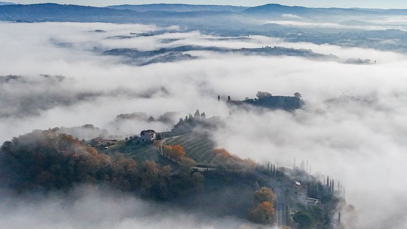 Утрение туманы. Crete Senesi, Italy фото превью