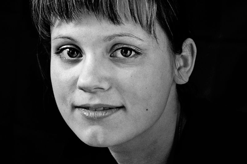 девушка, портрет, глаза, взгляд, чб, апатиты Нельзя отвести взгляд. 2004 год фото превью