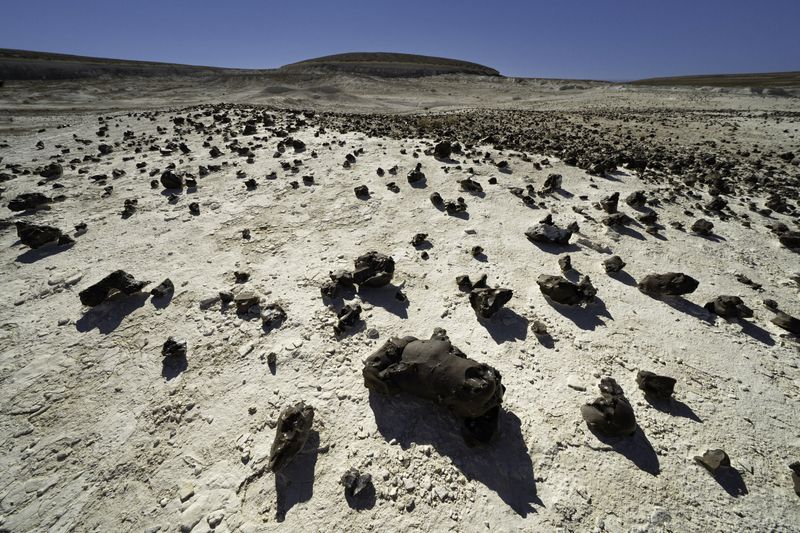 Казахстан, полуостров Мангышлак, Мангыстау, урочище Бозжыра Время собирать камни... фото превью