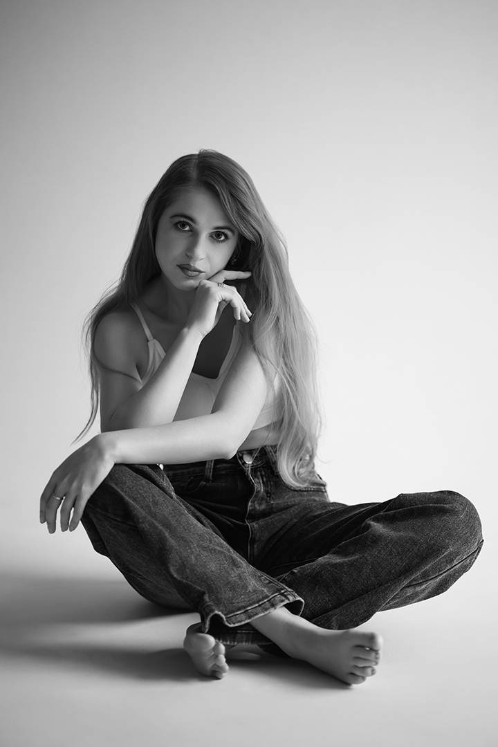 woman long hair sitting, Воробьёва Надежда