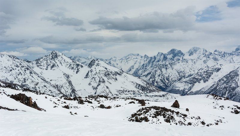 вершины, весна, горы, кавказ, пейзаж, природа, приэльбрусье, снег Приэльбрусье с Эльбруса фото превью