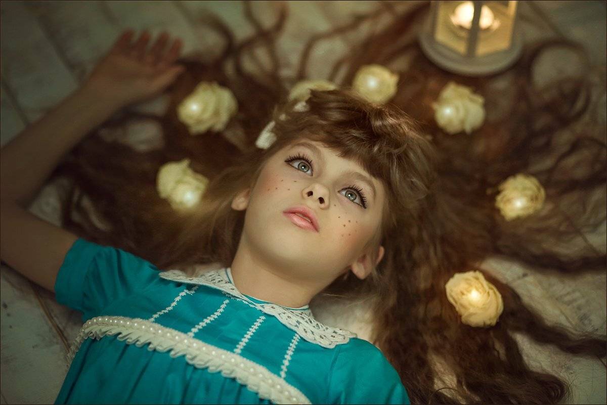 Глаза взгляд, Голубой, Девочка, Желтый, Кукла, Портрет детский, Смотреть, Эмоции настроение, Марина Кондратова