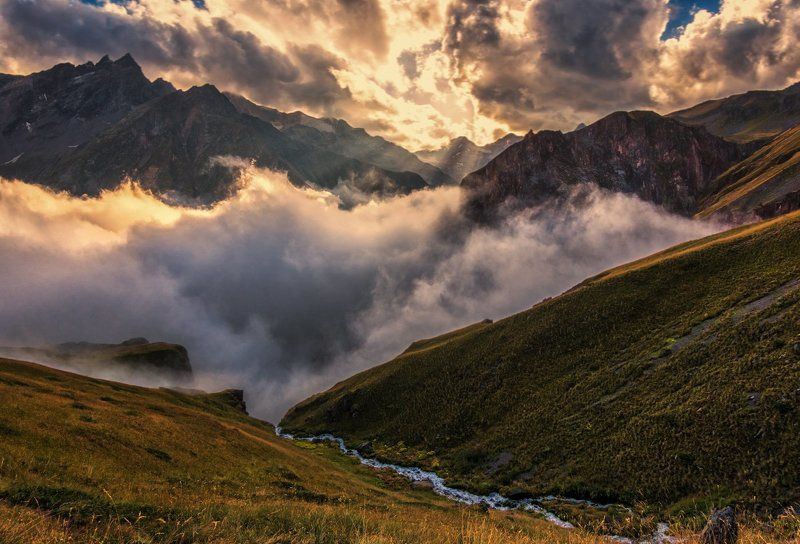 Теплый вечер в горах фото превью