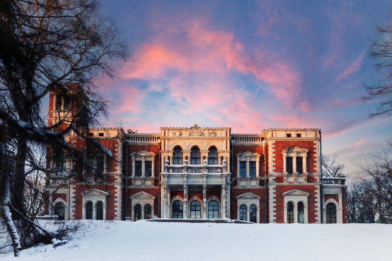 В заброшенном парке фото превью