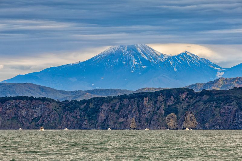 камчатка, авачинский вулкан, тихий океан, сопка, три брата, Жизнь под вулканом... или все на рыбалку! фото превью
