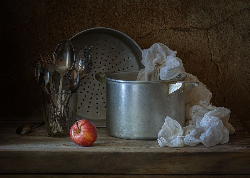 яблоко, кастрюля, посуда, ложки, вилки, стакан, марля  фото превью