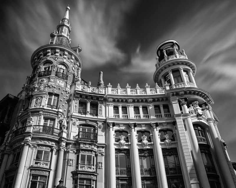 #Sky #Cloud #Building #Window #Tower #Facade #Symmetry #City #Plant #Metropolis Edificio Meneses фото превью