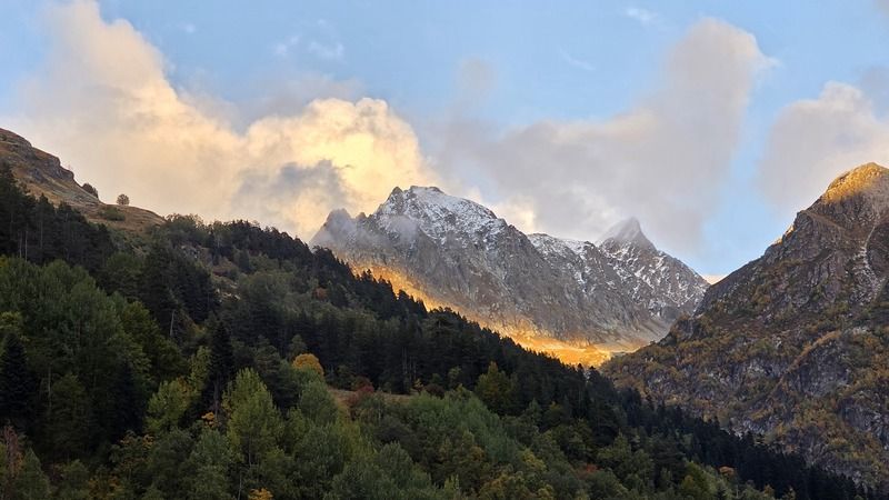 закат в горах закатная лава фото превью