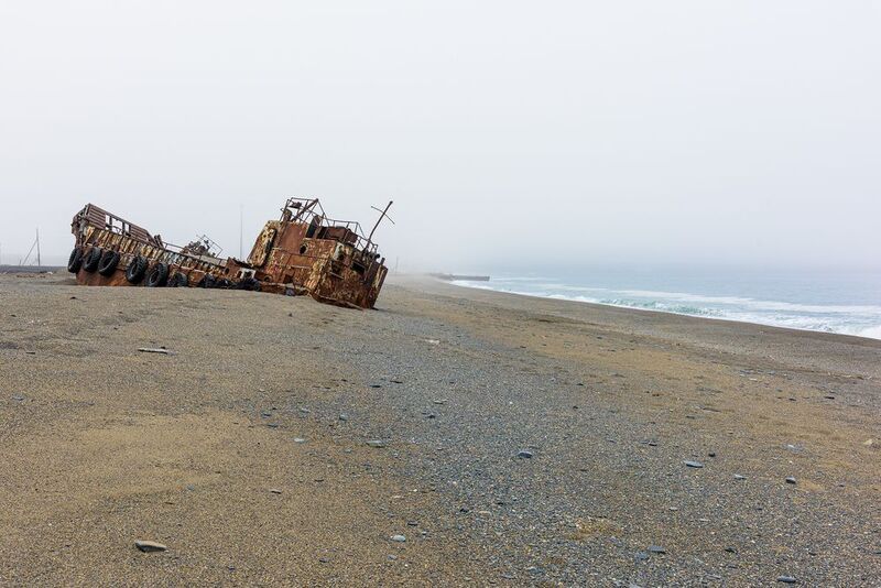 И засыпало их песком фото превью