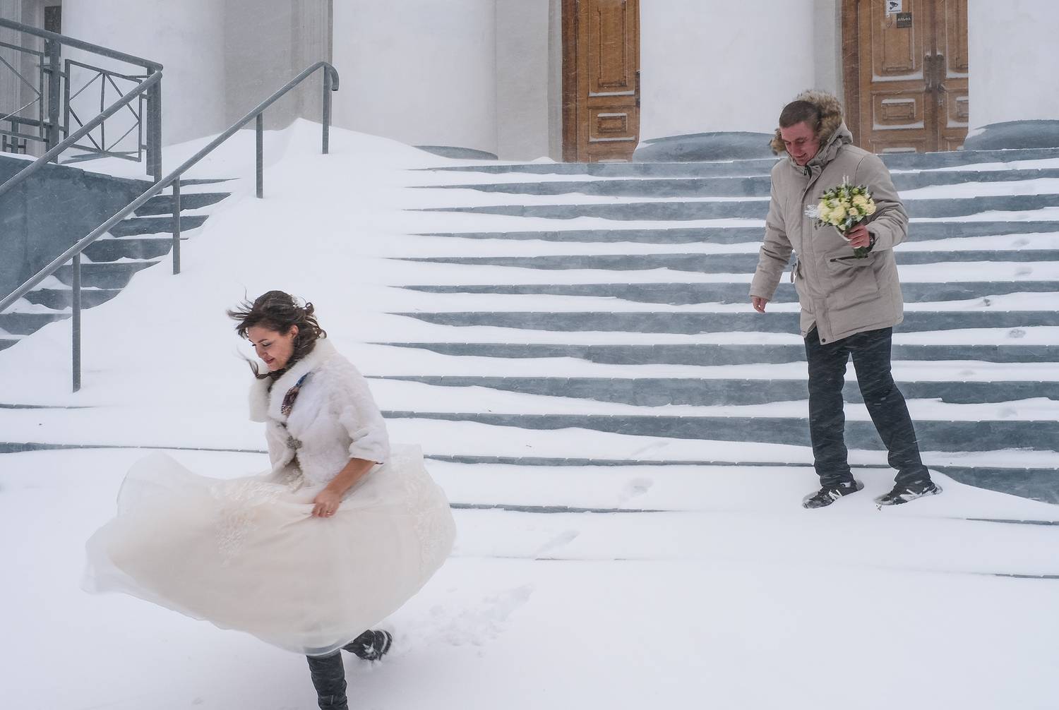 зима город улица свадьба метель, Владислав Никишин