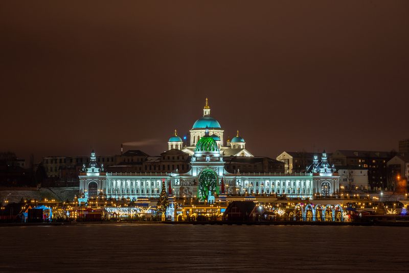 Дворец земледелия на фоне собора фото превью