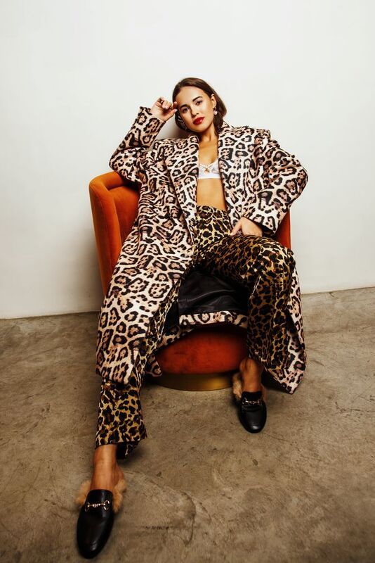 Love фото превью