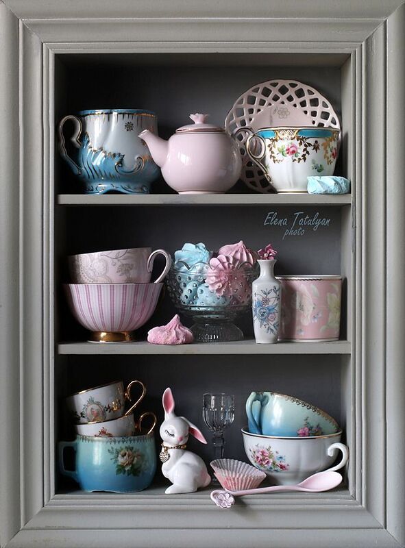 полка, чашки Полочка с чашками фото превью