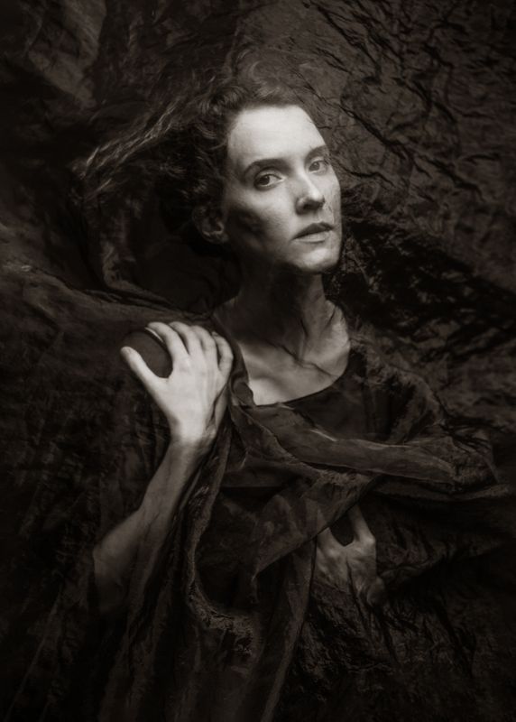 Анна. Портрет на черном сквозь вуаль. фото превью