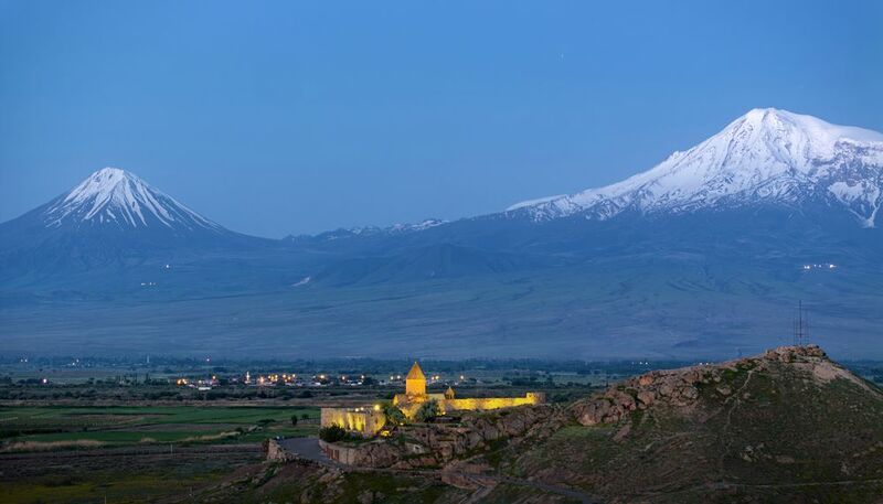 Армянский монастрь Хор Вирап на фоне Малого и Большого Араратов фото превью