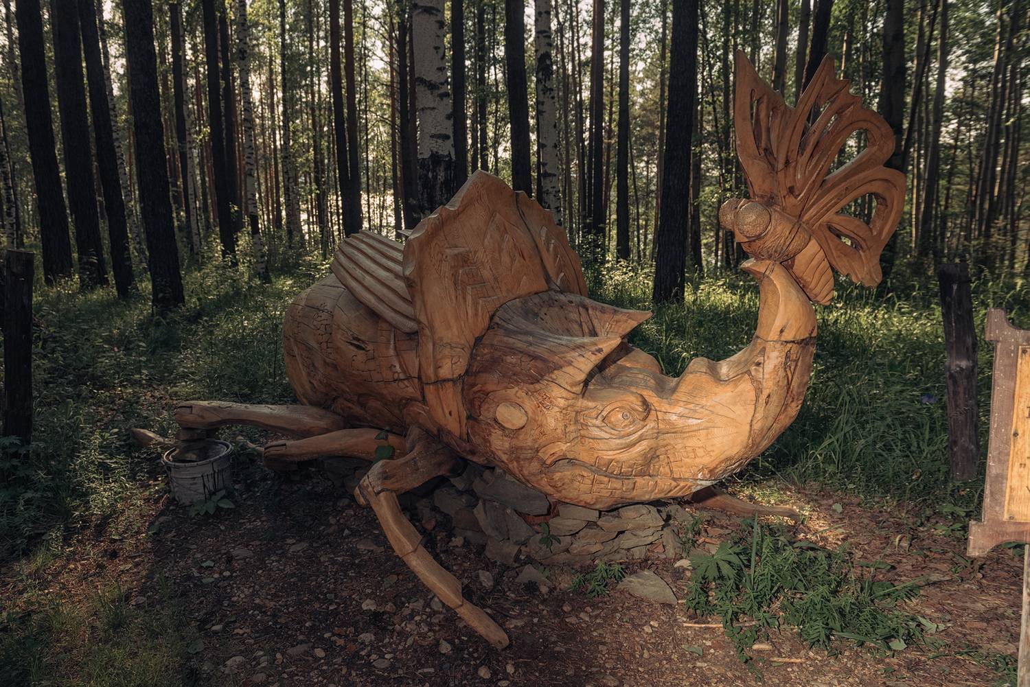 жук дровосек деревянная скульптура,  Мария