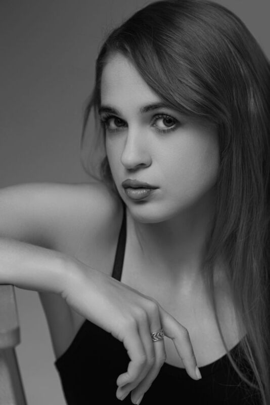 woman long hair hands Natasha фото превью