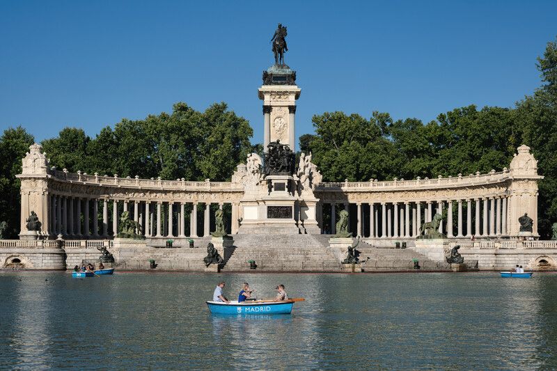 #Water #Cloud #Sky #Black #Lighting #Black-and-white #Style #Lake #Tree #Tower Great Pond of El Retiro фото превью