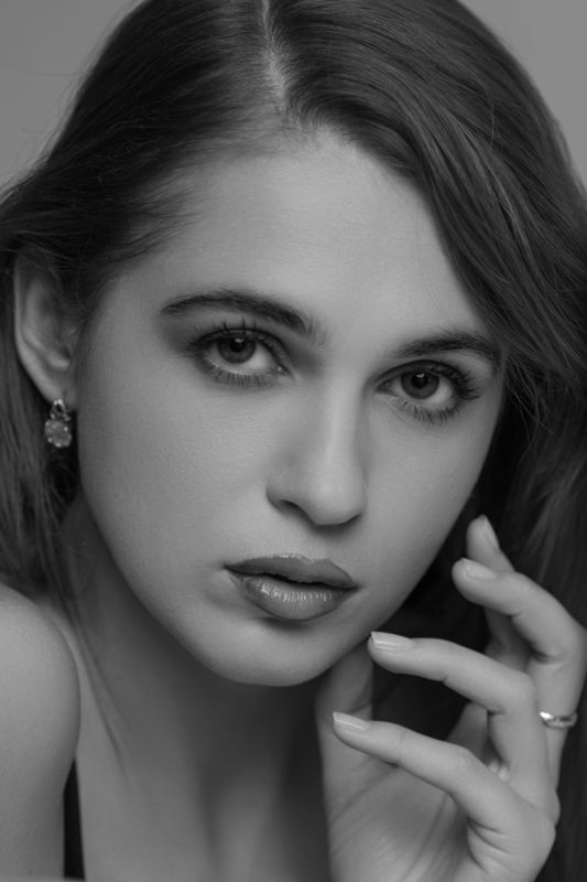 woman long hair hands Nataly фото превью