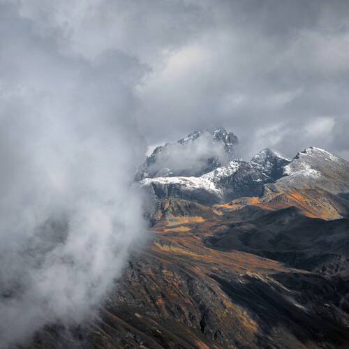 Занавес открывается