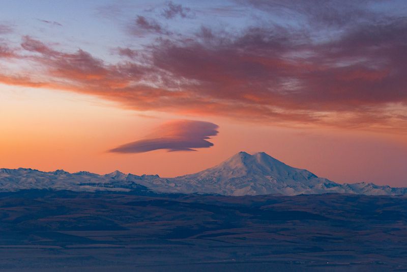 Декабрьский рассвет над Эльбрусом фото превью