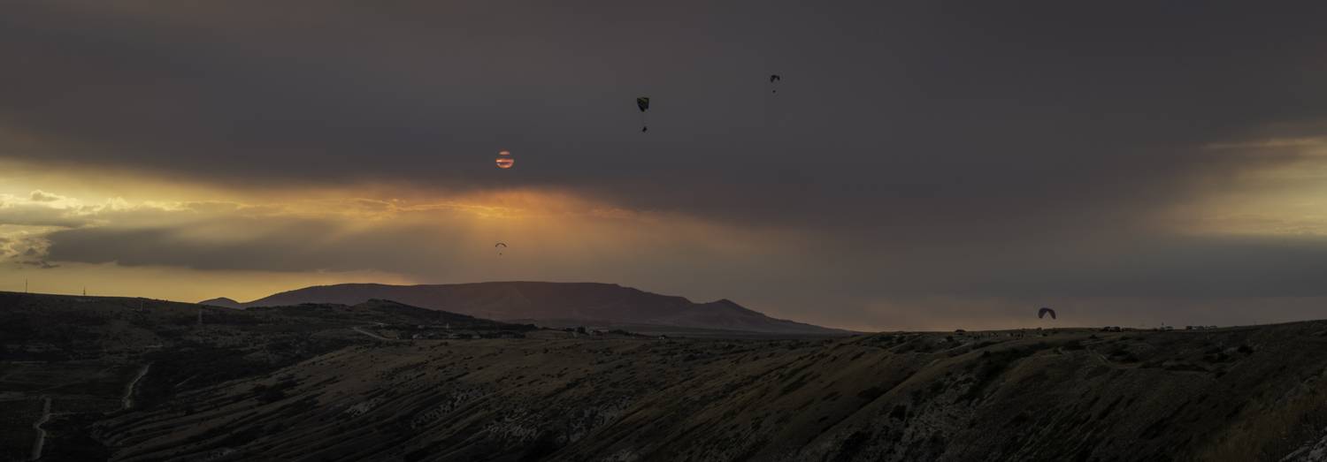 Россия, Крым, Киммерия, Кара-Даг, Коктебель, гора Клементьева, парапланы, закат, Гаврилов Юрий