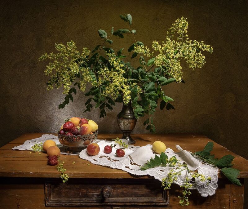 натюрморт, абрикосы, клубника, акация Немного крымского тепла и солнышка... фото превью