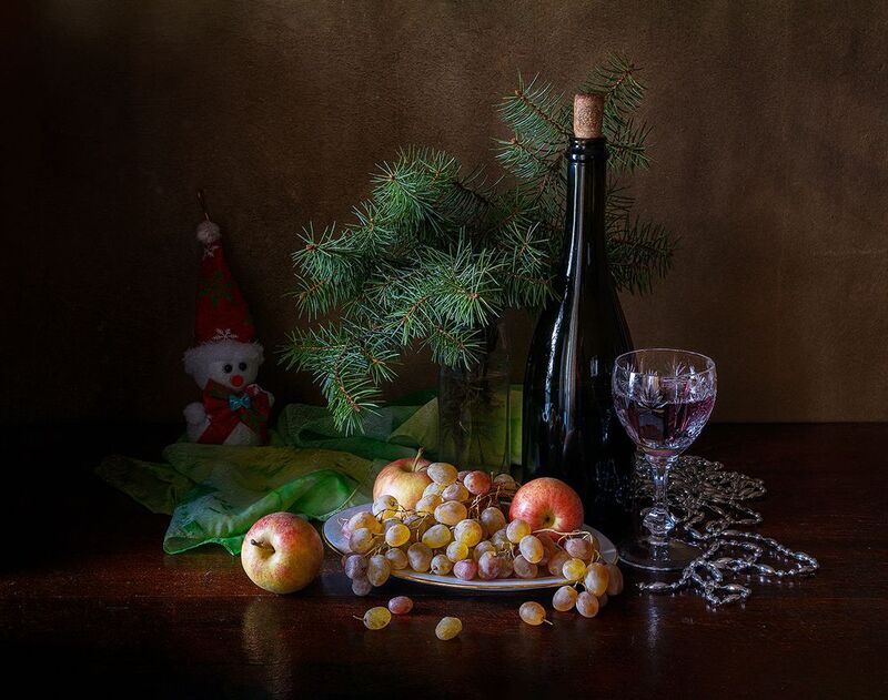 бутылка, фужер, вино, ель, яблоки, виноград, новый год  фото превью