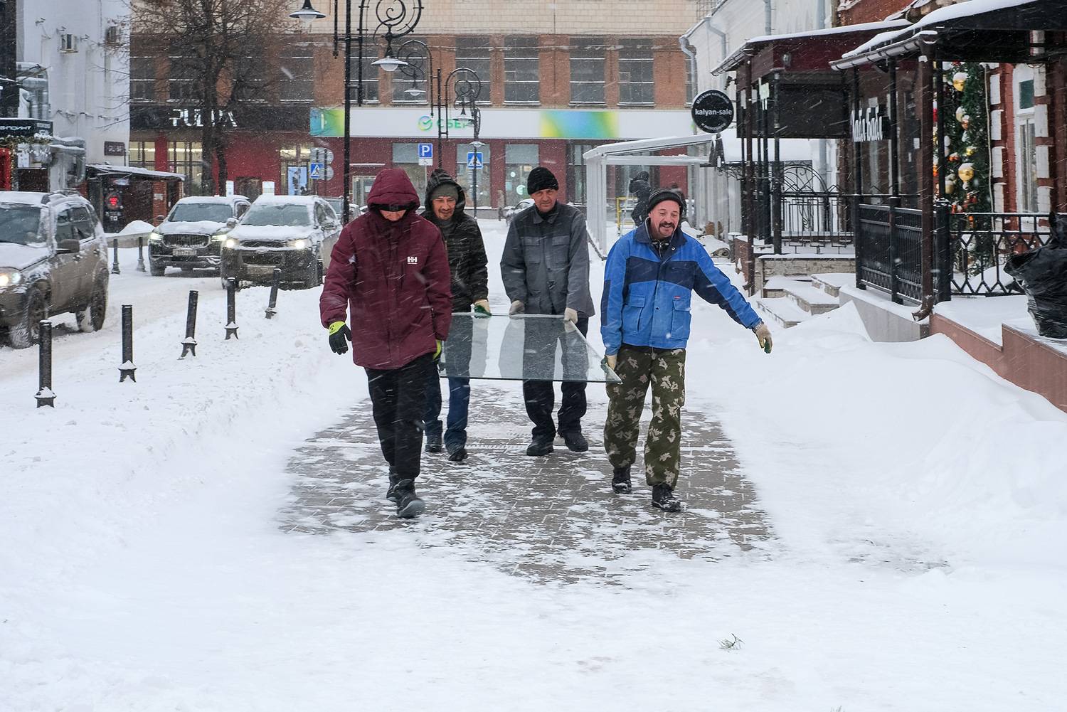 зима город улица  снег люди, Владислав Никишин