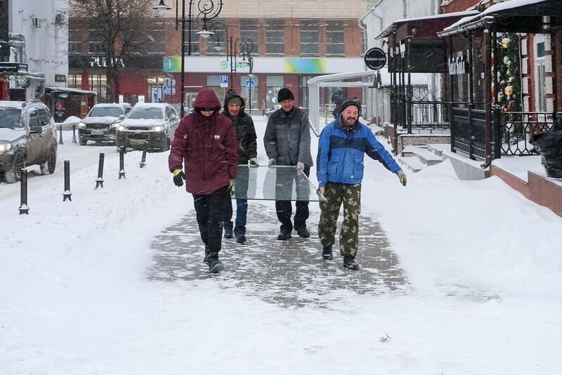 зима город улица  снег люди Стеклоноша... фото превью