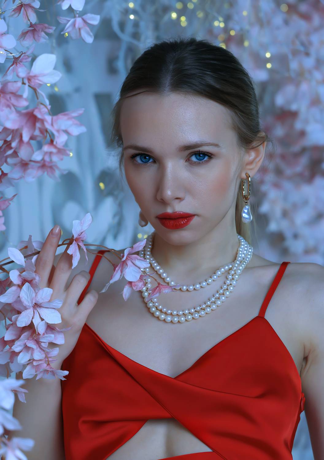 красивая девушка, красное платье, жемчуг, гламур, портрет, крупный план, студийная съемка, Герцен Наталья