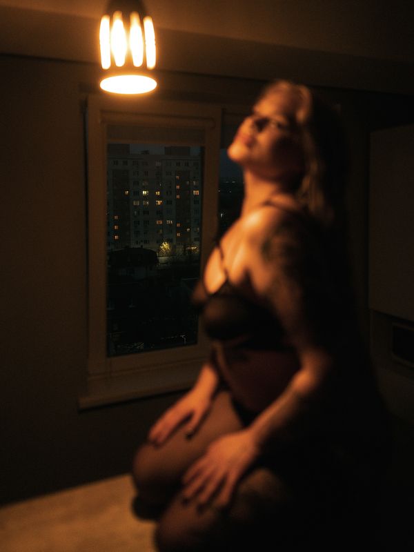 #portrait   #girl   #mood   #night   #light   #shadow   #aesthetics   #fineartphotography Katya фото превью