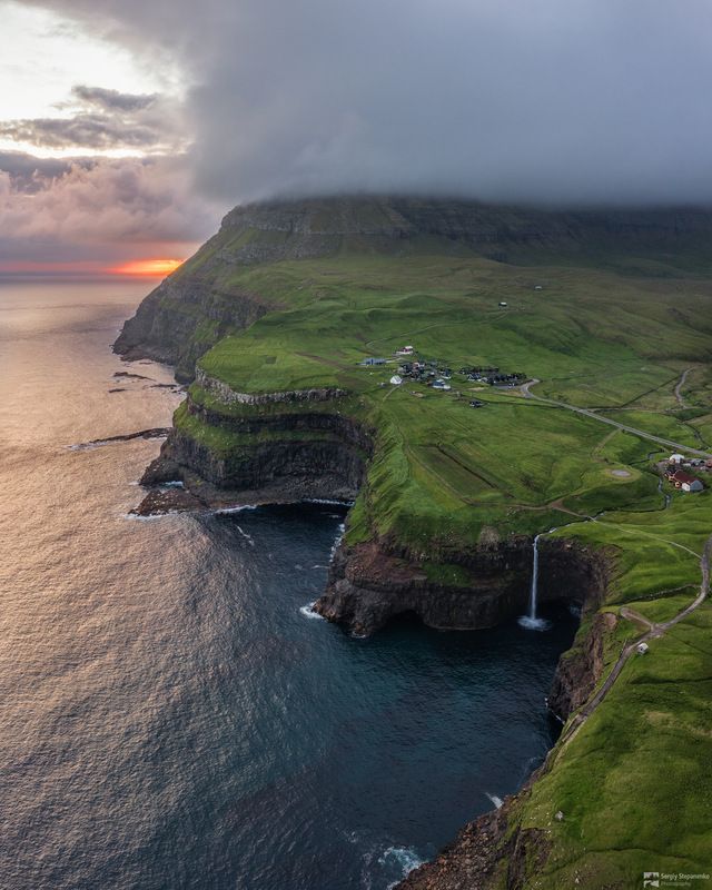 Above Múlafossur Waterfall фото превью