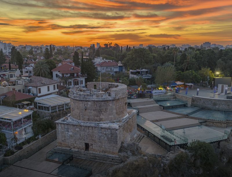 турция, калеичи, башня, рассвет, хыдырлык, башня хыдырлык, видсверху, аэросъемка Башня Хыдырлык. Анталья. Рассвет фото превью