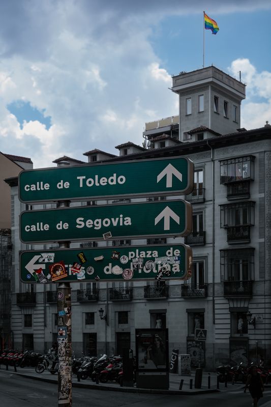 Turning left фото превью