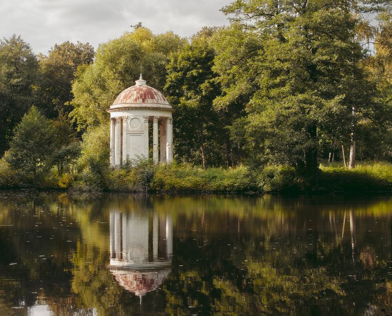 ротонда, парк Ротонда в заброшенном парке фото превью