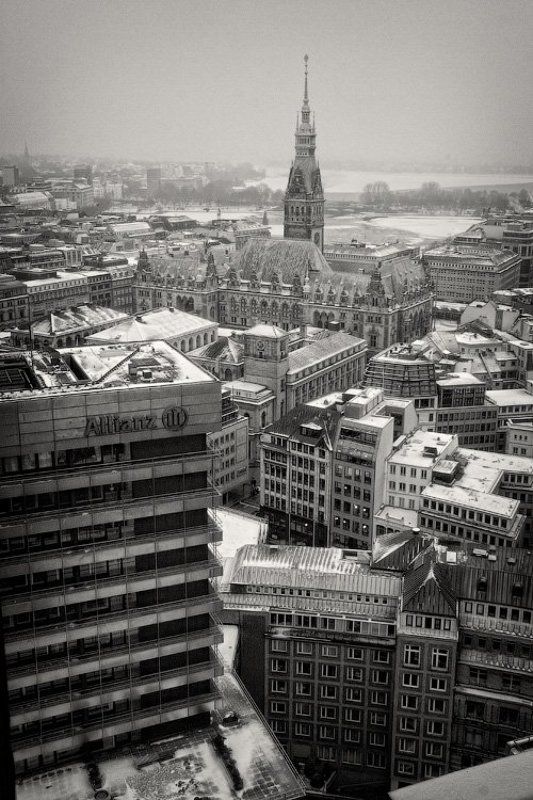 германия, гамбург, город, здание, архитектура, центр, крыша, зима, снег, улица, вид, dyadyavasya В окружении фото превью