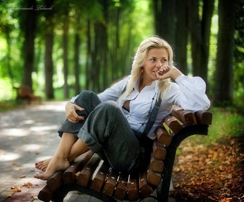 девушка,парк,осень теплым осенним деньком... фото превью