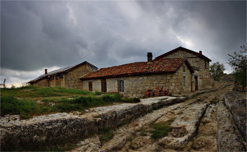 Улочками Чуфут-Кале фото превью