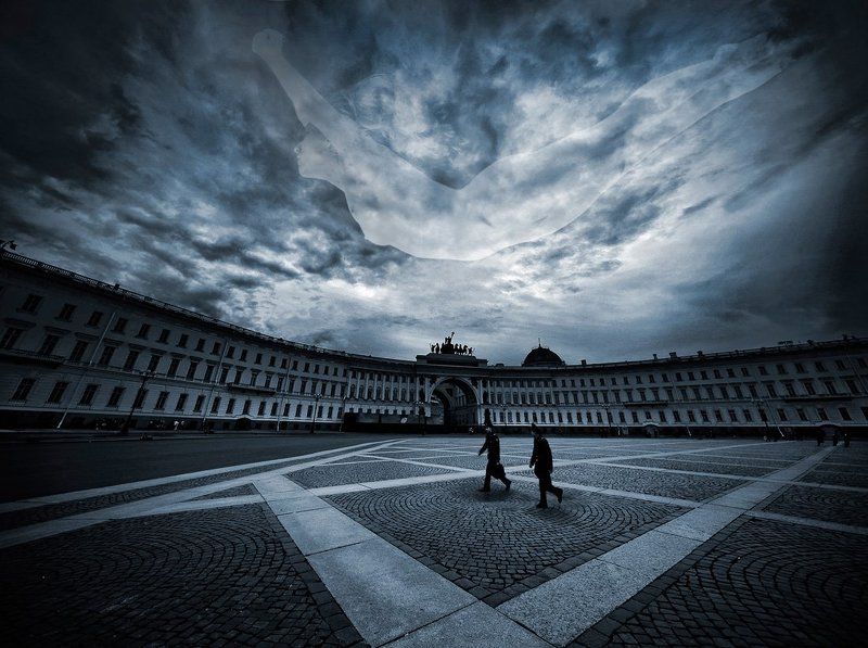 с. петербург, дворцовая площадь, арка генерального штаба, росси, курсанты, небо Возвращение курсантов по Дворцовой площади под покровительством музы С. Петербугрга фото превью