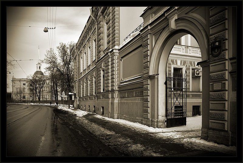 петербург, центр, инженерный, садовая, чб Питерская уличная зарисовка фото превью