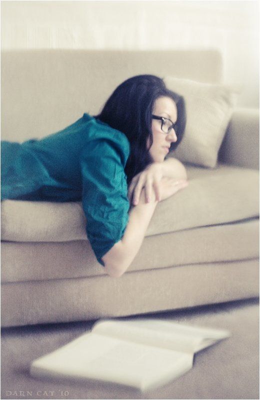 девушка, кника, прочтение, вика, дом Вика. История одного прочтения... фото превью