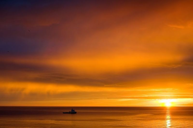 море,закат,корабли,пейзаж провожая солнце фото превью