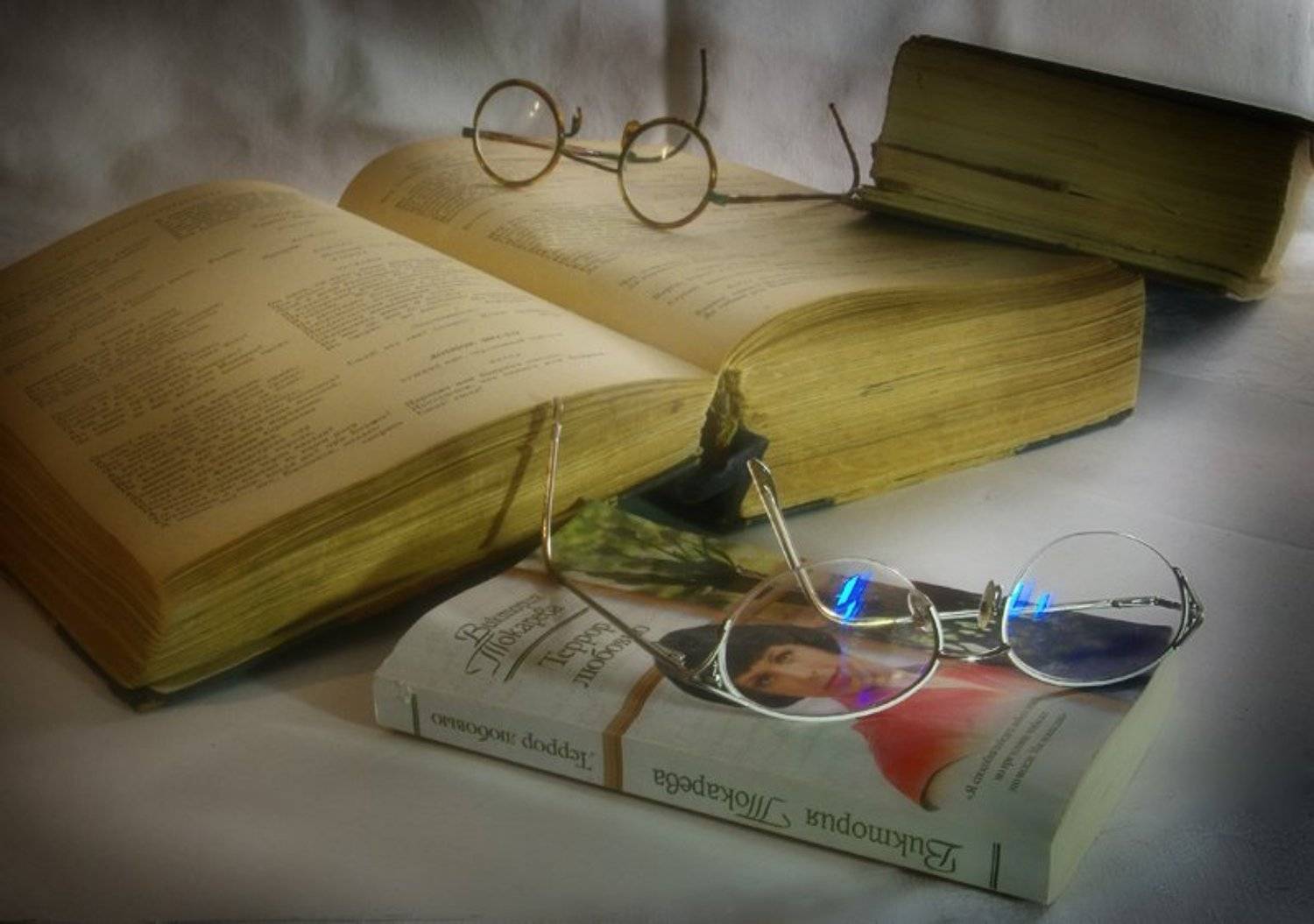 книги, очки, прошлое лето