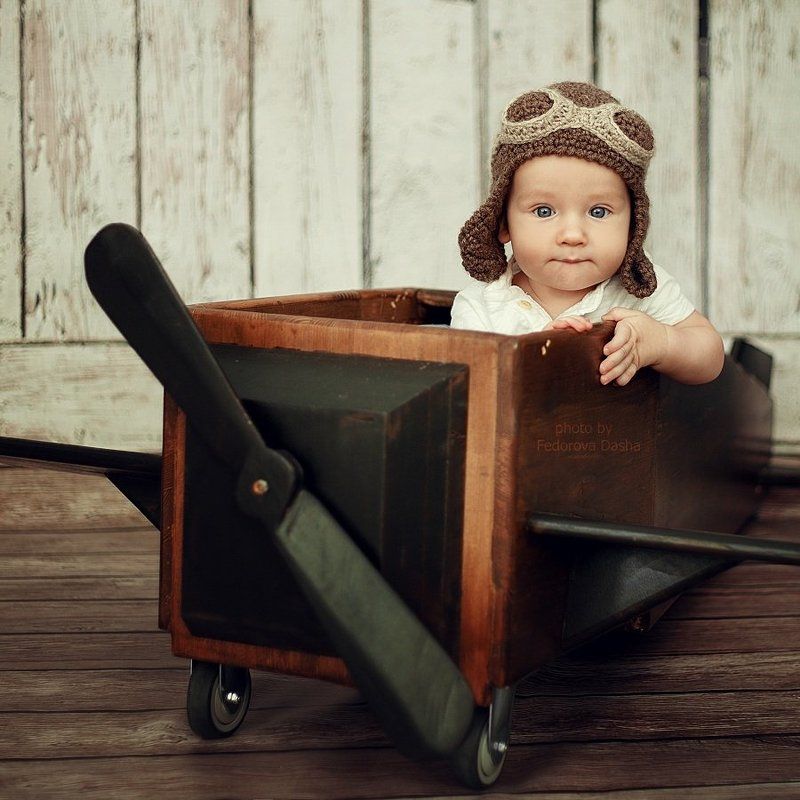 дети ребенок мальчик самолет портрет студия Сашенька фото превью