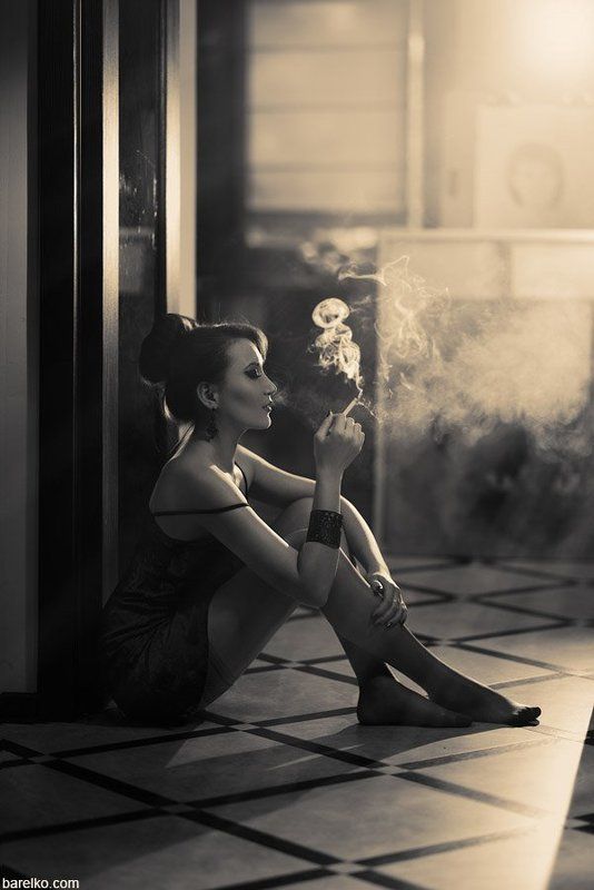 bw, black and white, young, woman, erotic, smoke, light  фото превью